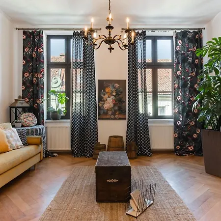 Apartment Center Art Deco *